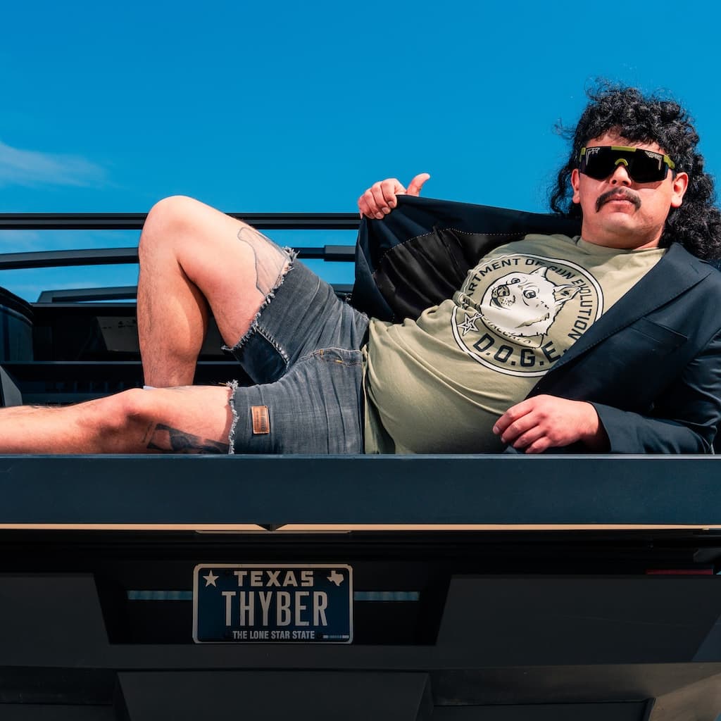 SOCIAL CARD DOGE TEE 4